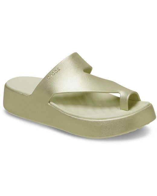 CROCSTM Natural Getaway Platform Toe Loop Metallic Sandal