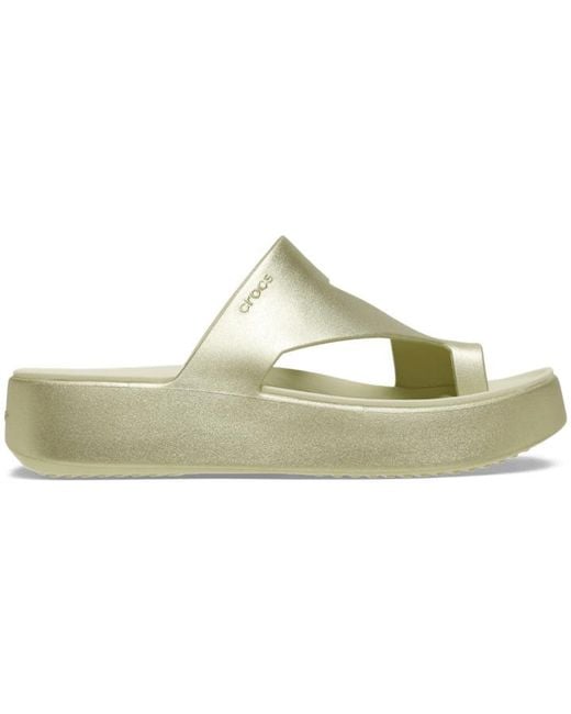CROCSTM Natural Getaway Platform Toe Loop Metallic Sandal