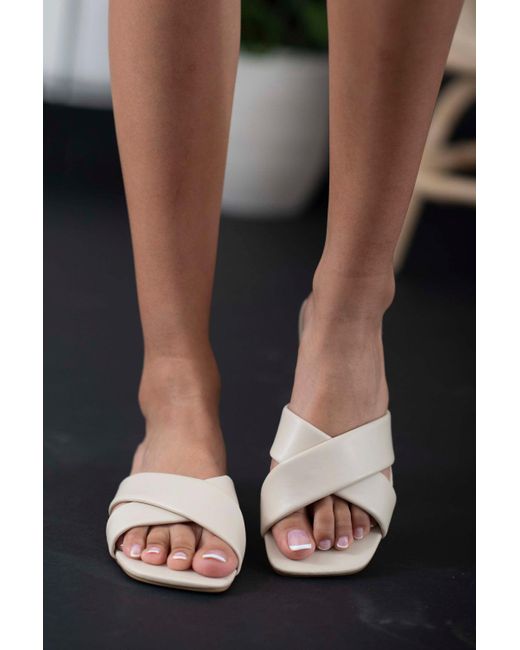 soda sandals criss cross