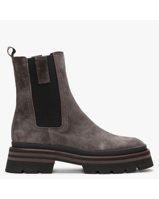 elongated chelsea boots