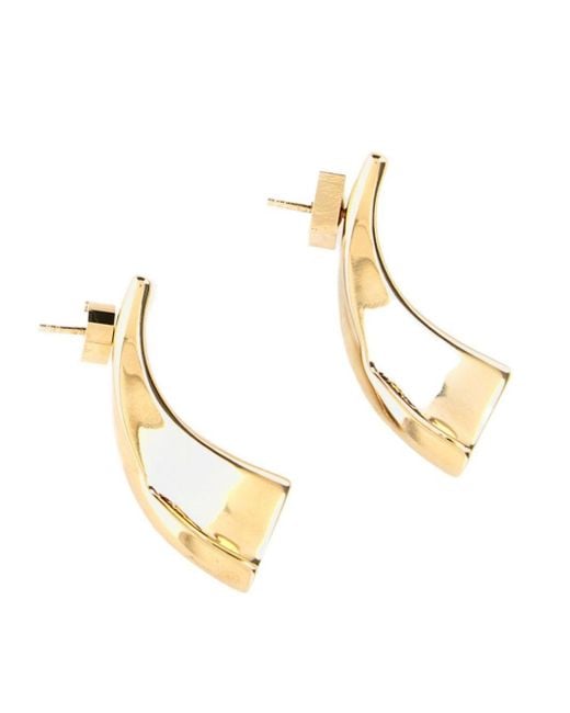 Gli orecchini J di Jacquemus in Metallic