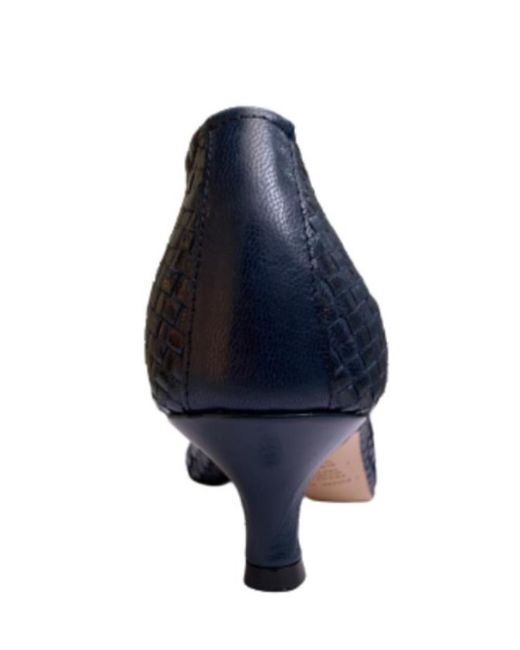 LA ROSE Blue Pointed Toe Pumps