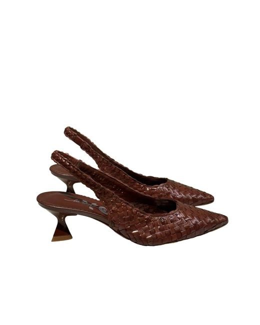 LA ROSE Brown Slingback Pumps