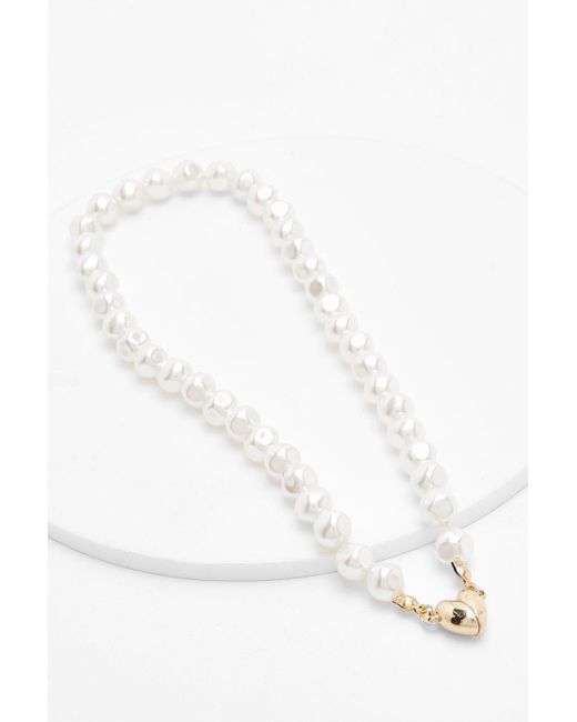 Boohoo White Love Heart Clasp Pearl Necklace
