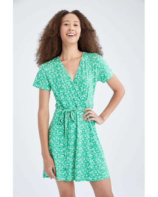 Defacto Green Gemustertes Kleid mit V-Ausschnitt