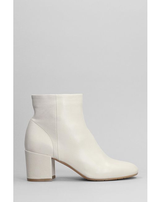 Julie Dee High Heels Ankle Boots In White Leather