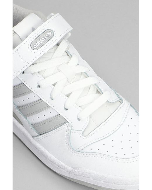 Sneakers Forum Low in Pelle Bianca di Adidas in White