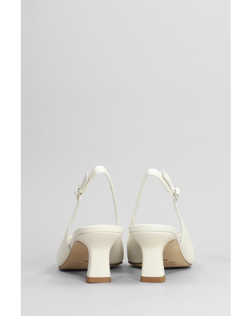 Decollete in Pelle Bianca di Julie Dee in White