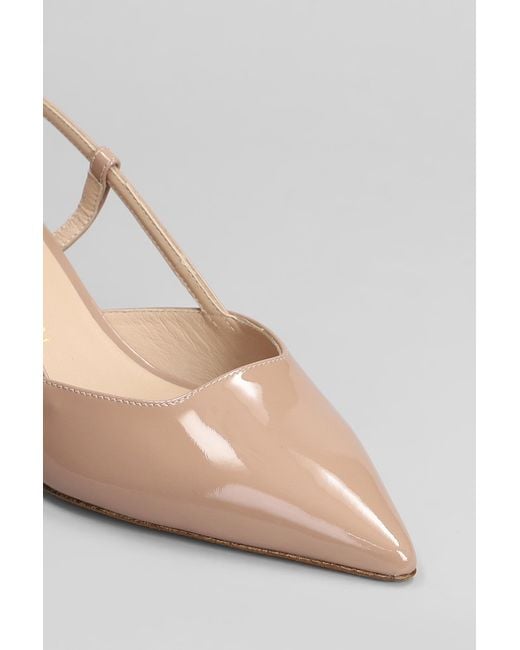 Decollete Vinnie 50 in Vernice Rosa di Stuart Weitzman in Pink