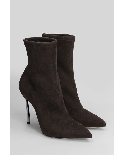Tronchetti tacco alto Blade stretch in Camoscio Marrone di Casadei in Brown