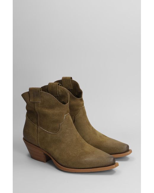 Tronchetti texani in Camoscio Taupe di METISSE in Brown
