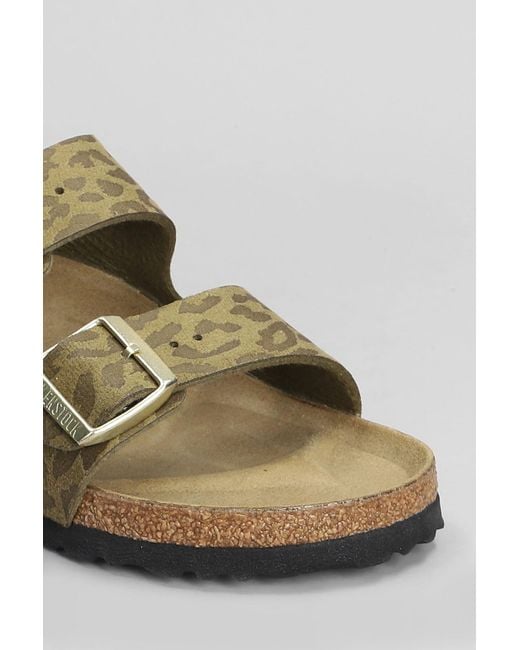 Sandali flats Arizona Leo in Pelle Khaki di Birkenstock in Green