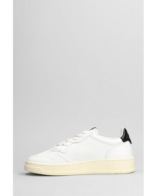Autry White Medalist Low Sneakers