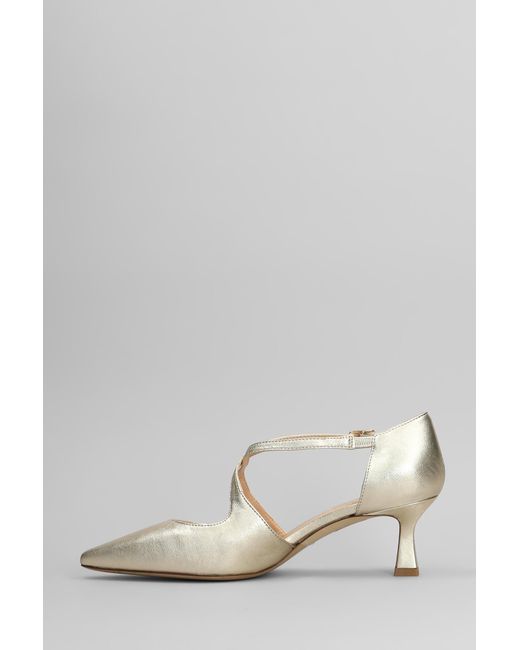 Decollete in Pelle Platino di Julie Dee in White