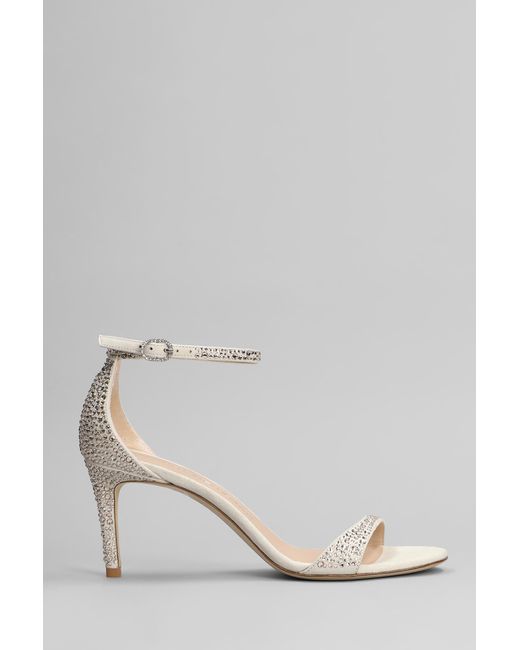 Sandali Nudist shine in Camoscio Grigio di Stuart Weitzman in Gray