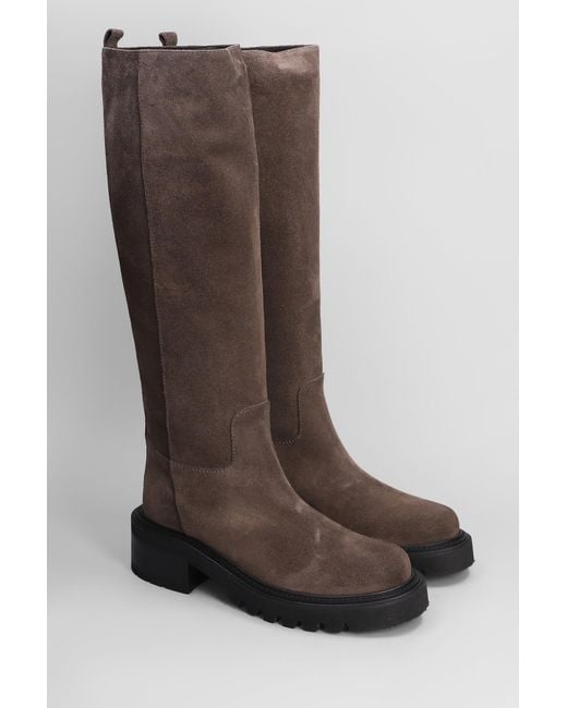 Via Roma 15 Low Heels Boots In Brown Suede