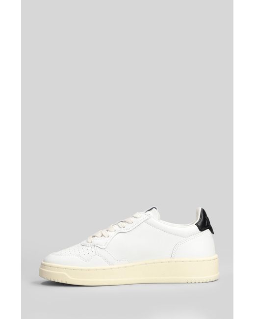 Autry White Medalist Low Sneakers