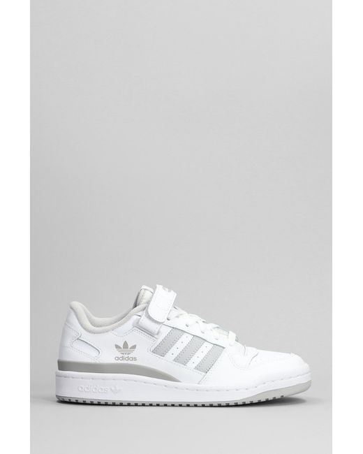 Sneakers Forum Low in Pelle Bianca di Adidas in White