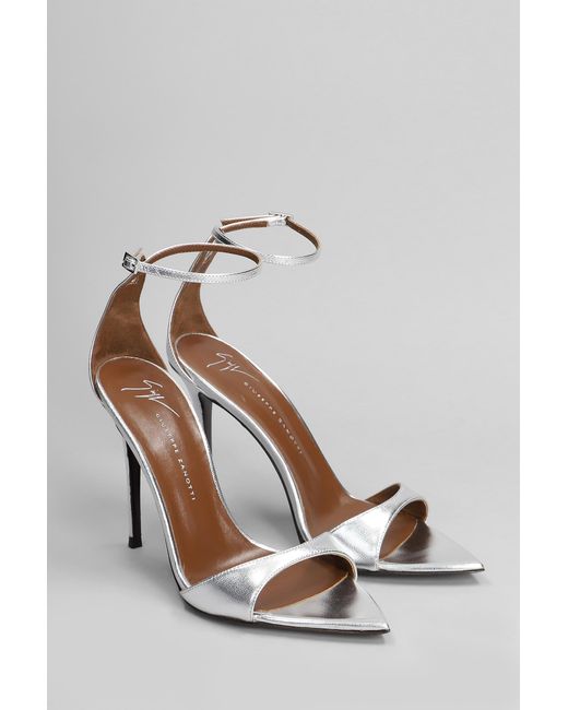 Sandali Intriigo strap 105 in Pelle Argento di Giuseppe Zanotti in Metallic