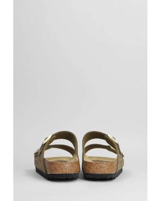Sandali flats Arizona Leo in Pelle Khaki di Birkenstock in Green