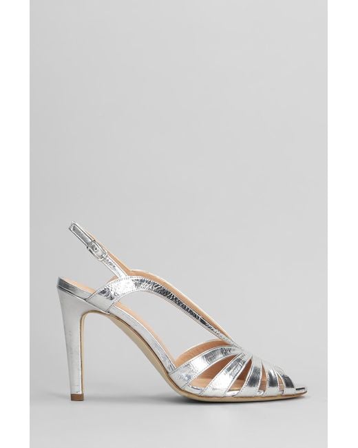 Sandali in Pelle Argento di The Seller in White