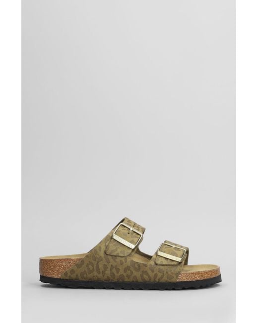 Sandali flats Arizona Leo in Pelle Khaki di Birkenstock in Green