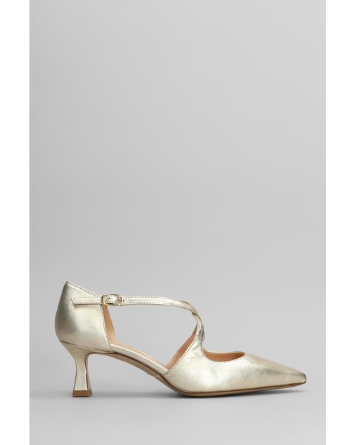 Decollete in Pelle Platino di Julie Dee in White