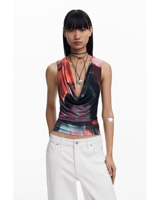 Camiseta Escote Drapeado Desigual de color Red