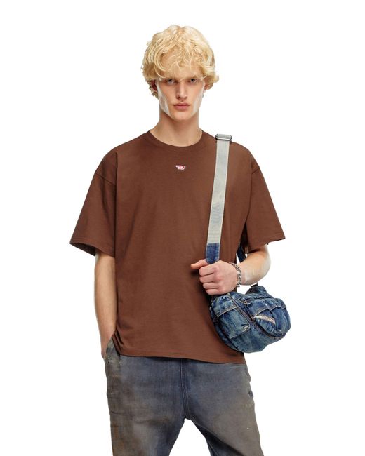 T-shirt con patch D ricamato di DIESEL in Brown