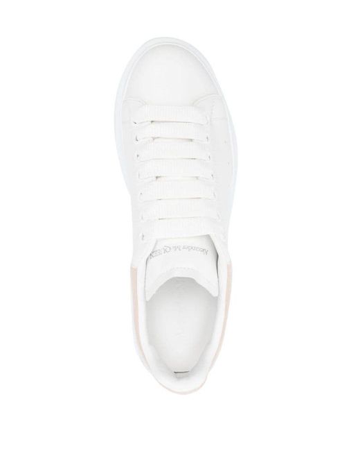 | Sneakers 'Oversize' in pelle con tallone rosa | female | BIANCO | 40 di Alexander McQueen in White