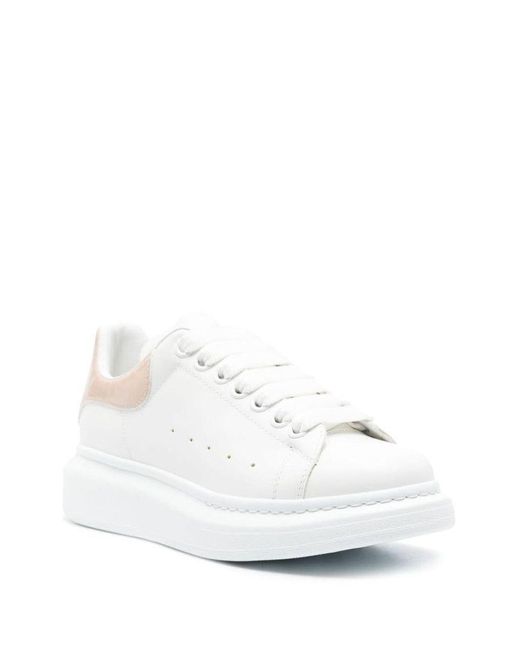 | Sneakers 'Oversize' in pelle con tallone rosa | female | BIANCO | 40 di Alexander McQueen in White