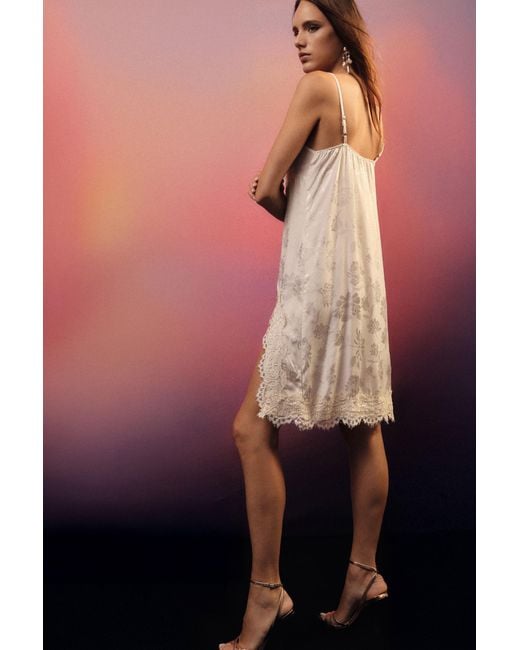 Abito Corto Con Spalline E Pizzo A Motivo Floreale di Dixie in White