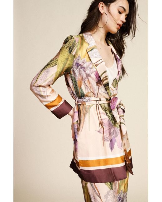 Blazer Imprimé Floral Avec Ceinture À Nouer Dixie en coloris White