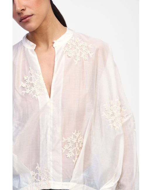 Camicia Coreana Con Ricamo Floreale di Dixie in White