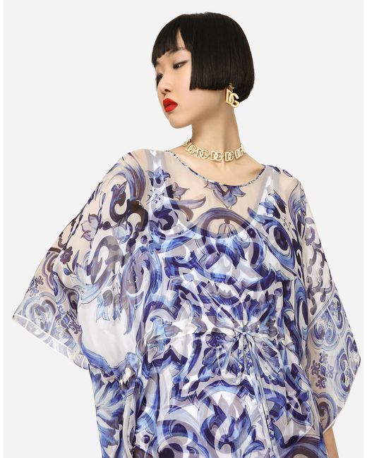 Short majolica-print chiffon caftan di Dolce & Gabbana in Blue