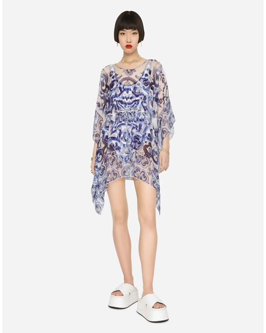 Short majolica-print chiffon caftan di Dolce & Gabbana in Blue