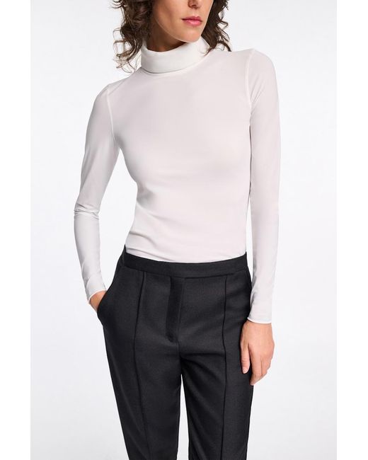 Dorothee Schumacher White Longsleeve mit Rollkragen aus leichtem, technischem Jersey