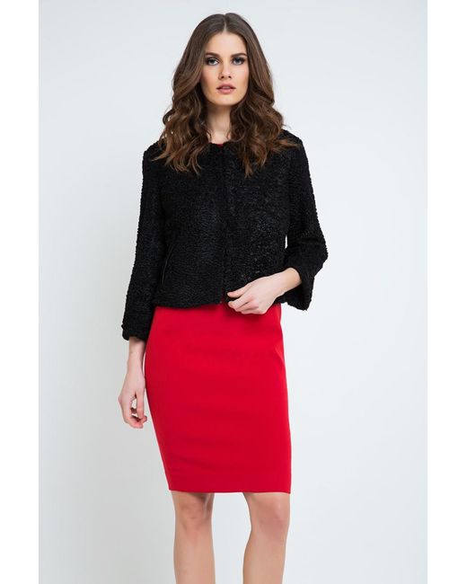 Conquista Zwart Astrakan-jasje Met Plooidetail in het Red