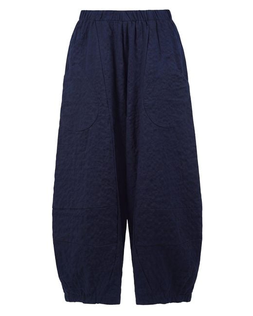Mama B. Broek in het Blue