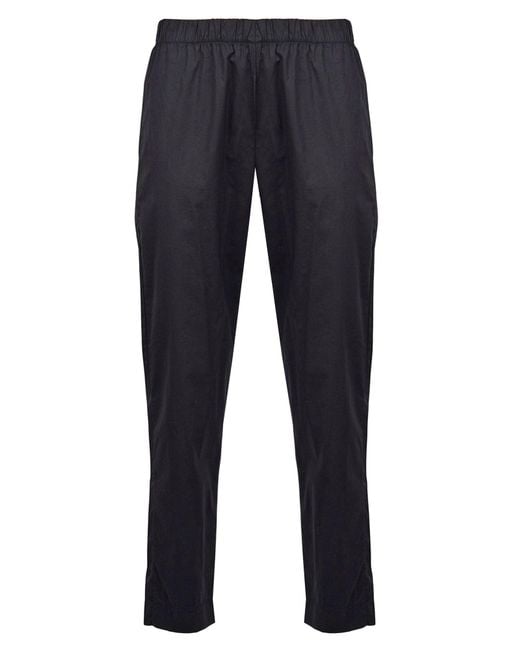 Mama B. Broek in het Blue