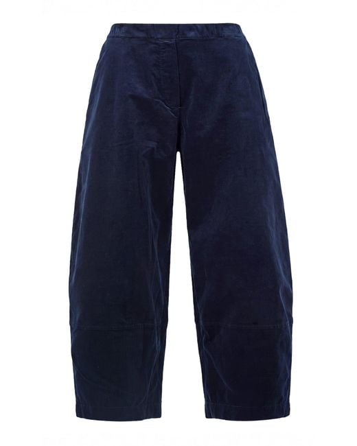 Mama B. Broek in het Blue