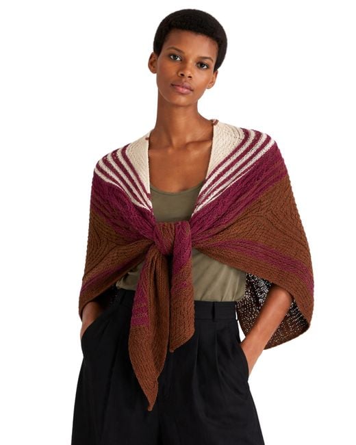 Shawl Perforada Akep de color Red