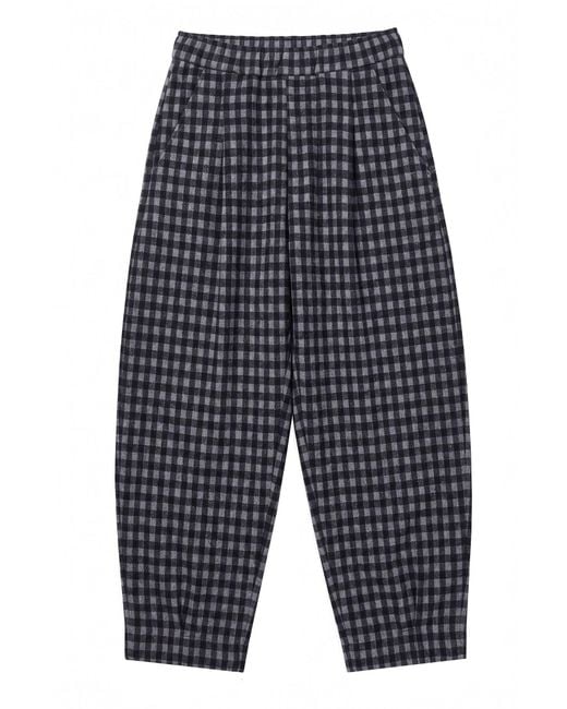 Mama B. Broek in het Blue