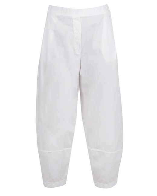 Mama B. Broek in het White