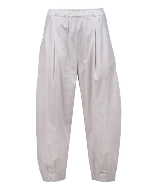Mama B. Broek in het White