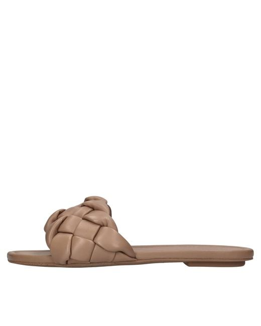 Stuart Weitzman Brown Sandelblumen