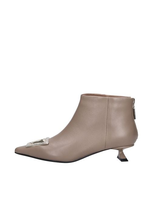 Emanuélle Vee Brown Boots