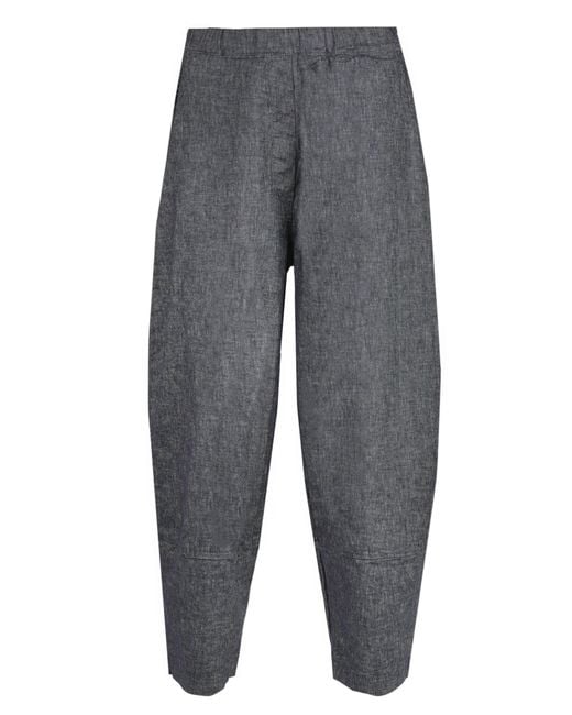 Mama B. Broek in het Gray