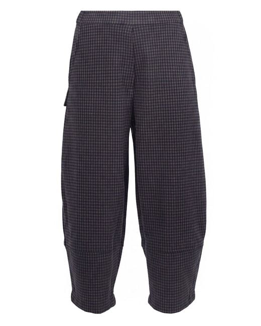 Mama B. Broek in het Blue