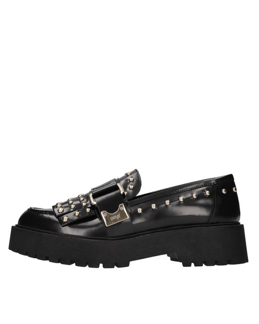 Ovyè Black Flat Shoes
